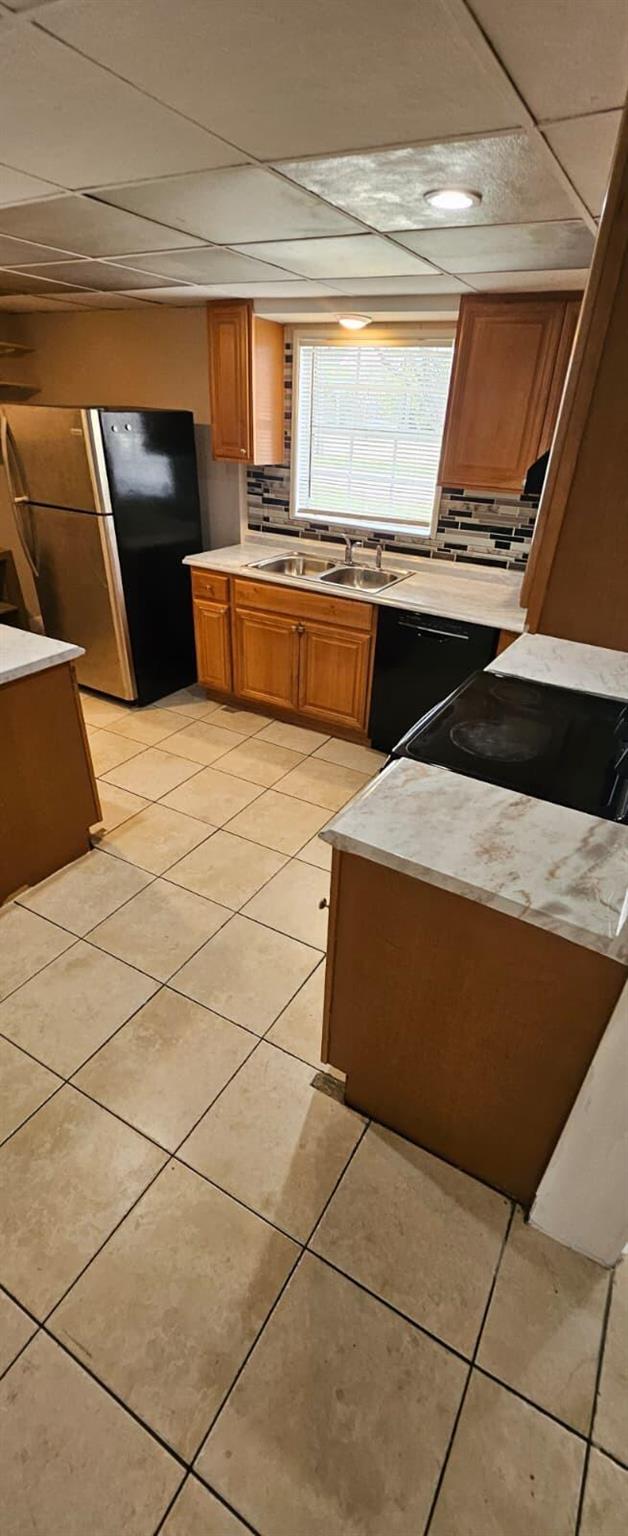 MODEL LAND CO - Residential Lease