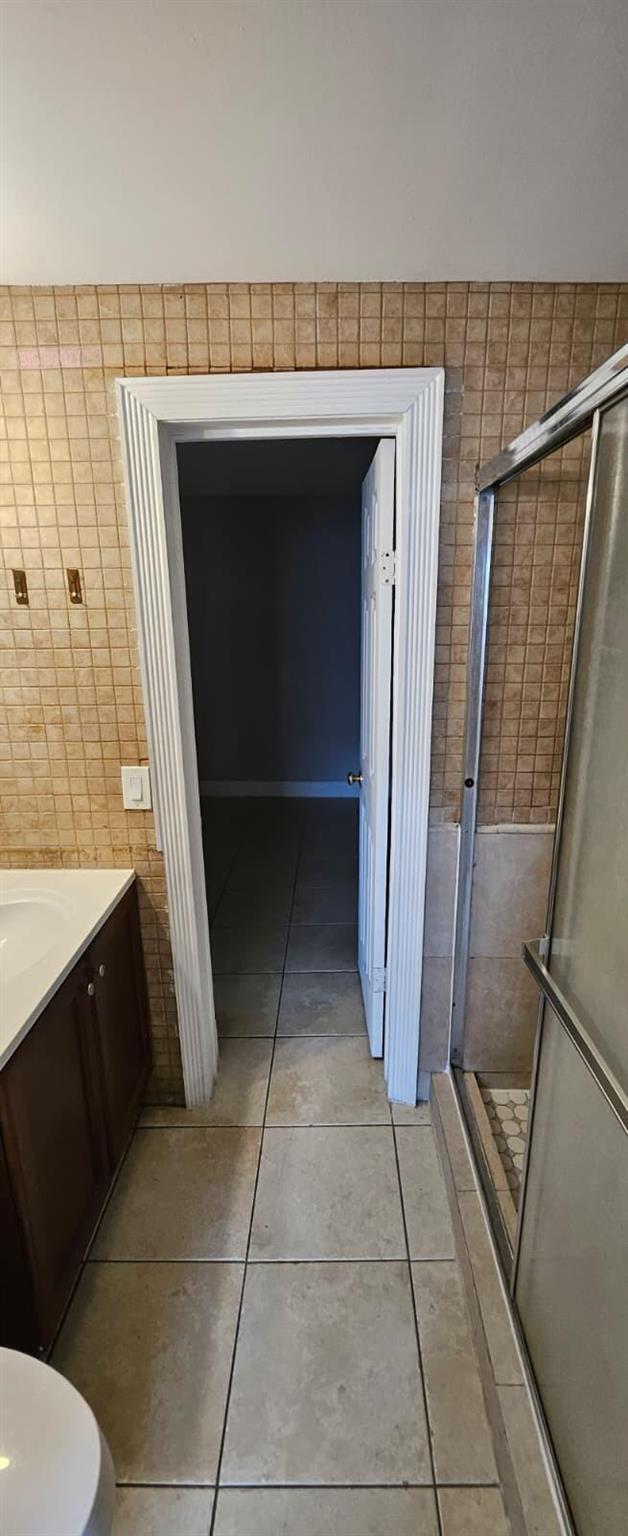 MODEL LAND CO - Residential Lease