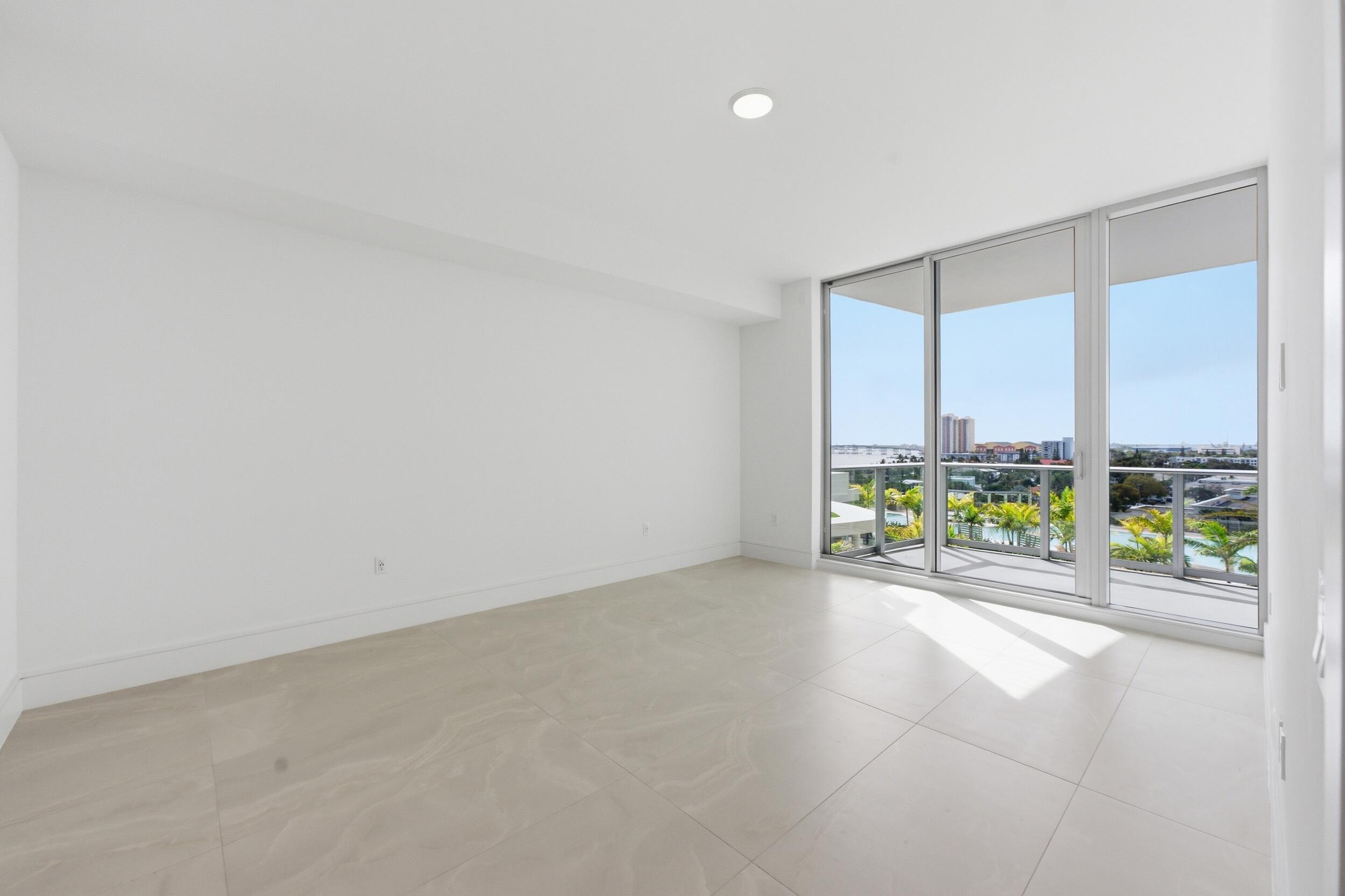 NAUTILUS 220 CONDOMINIUM - Residential