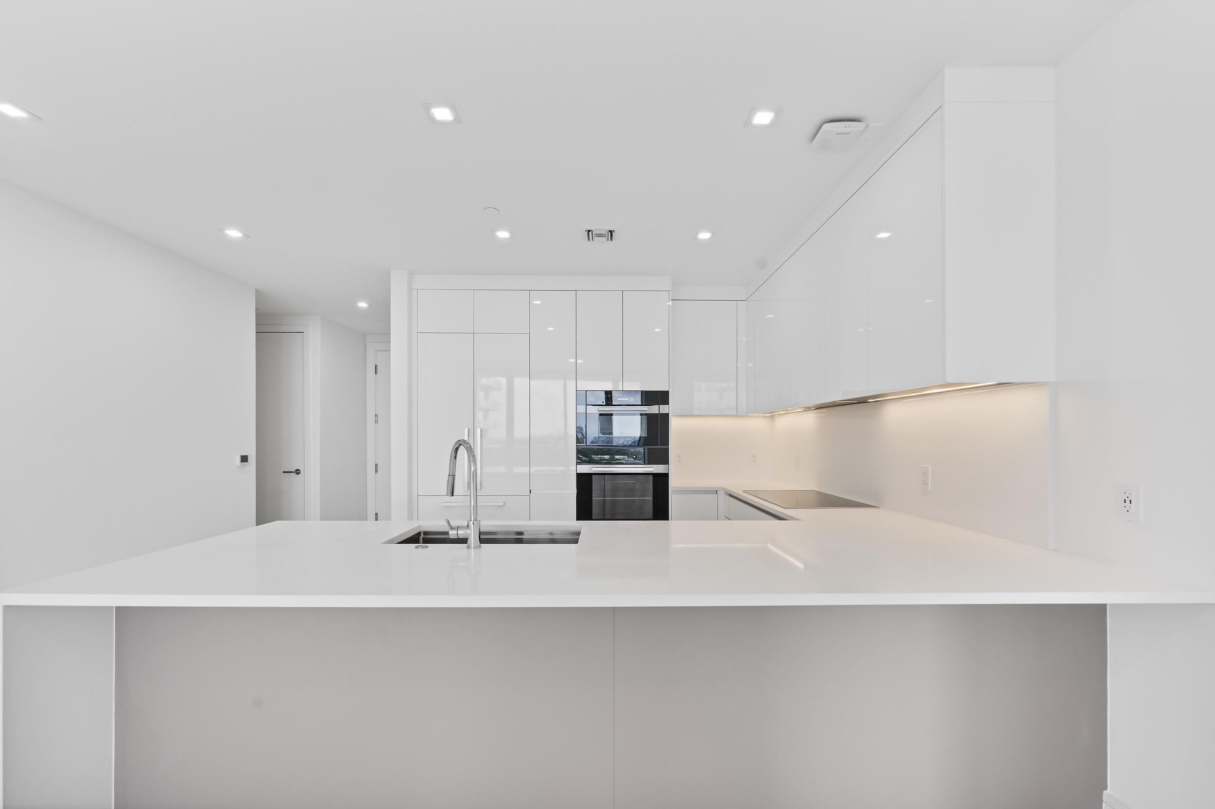 220 Lake Shore Drive 811