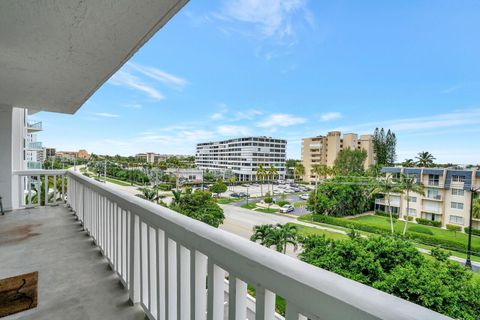 A home in South Palm Beach