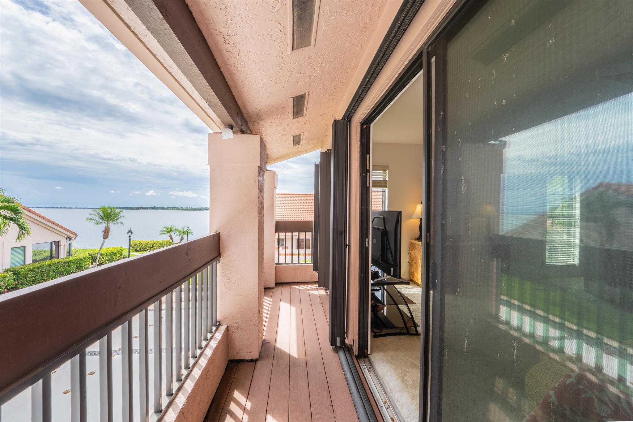 VILLAS OF SANDPIPER BAY U - Residential