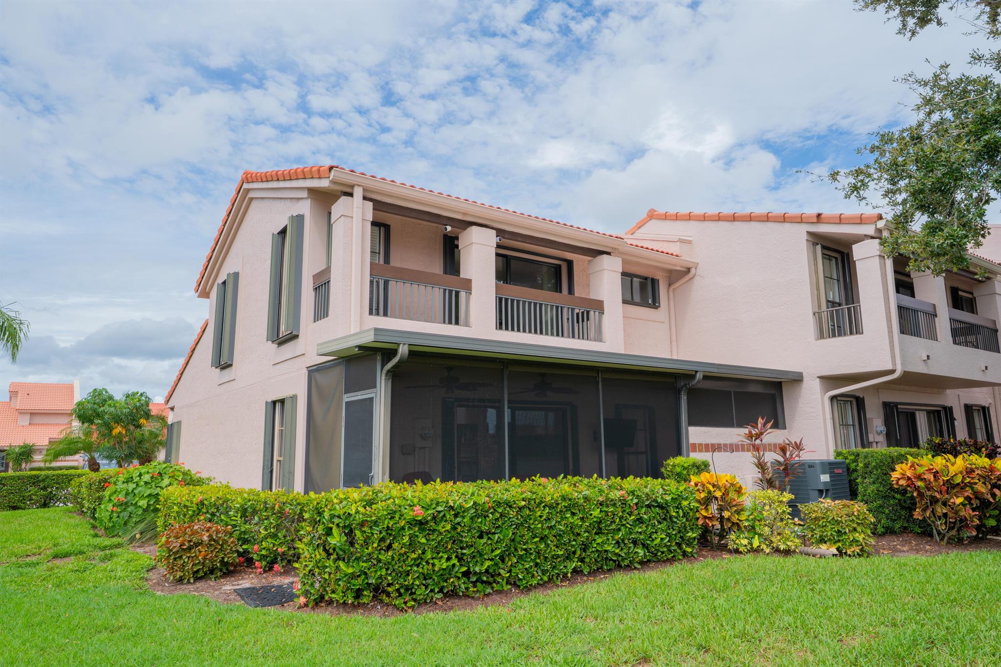 VILLAS OF SANDPIPER BAY U - Residential