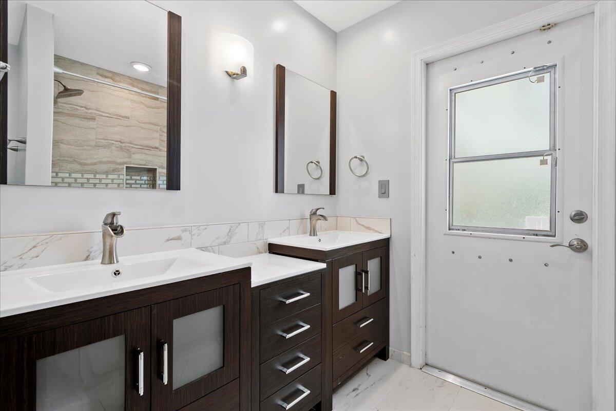 MEADOW WOOD OF THE LANDINGS AT WELLINGTO - Residential