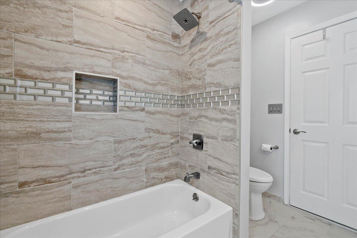 MEADOW WOOD OF THE LANDINGS AT WELLINGTO - Residential