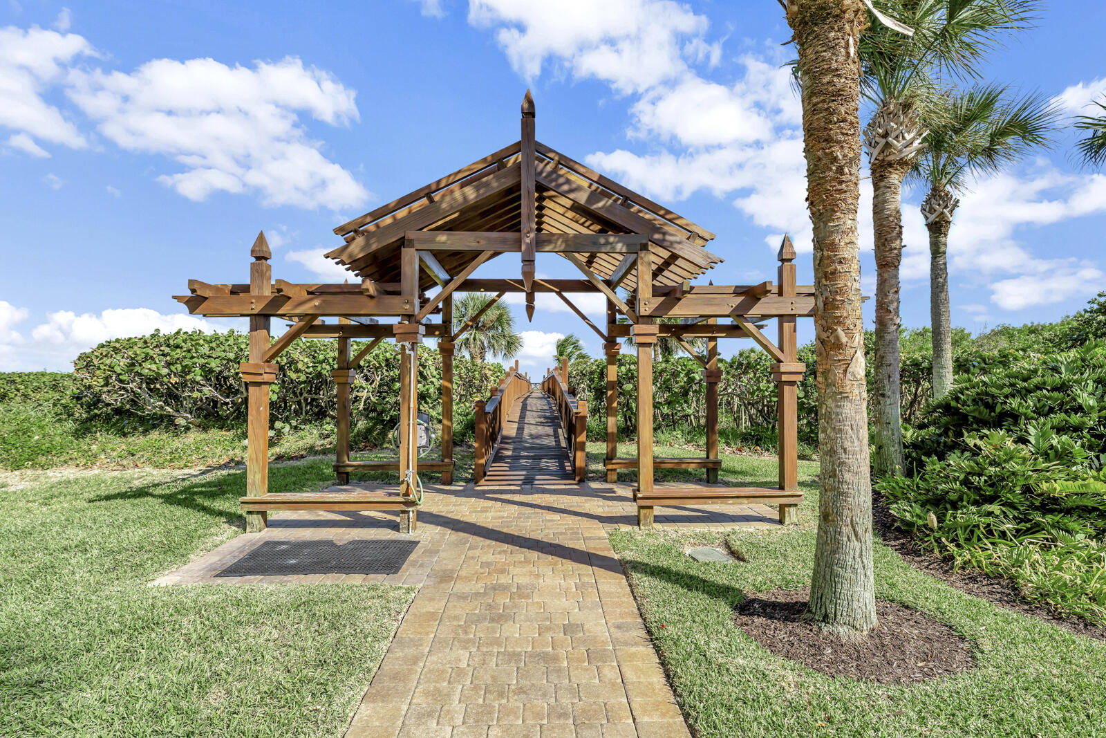 GRAND ISLE OF NORTH HUTCHINSON ISLAND CONDOMINIUM - Residential