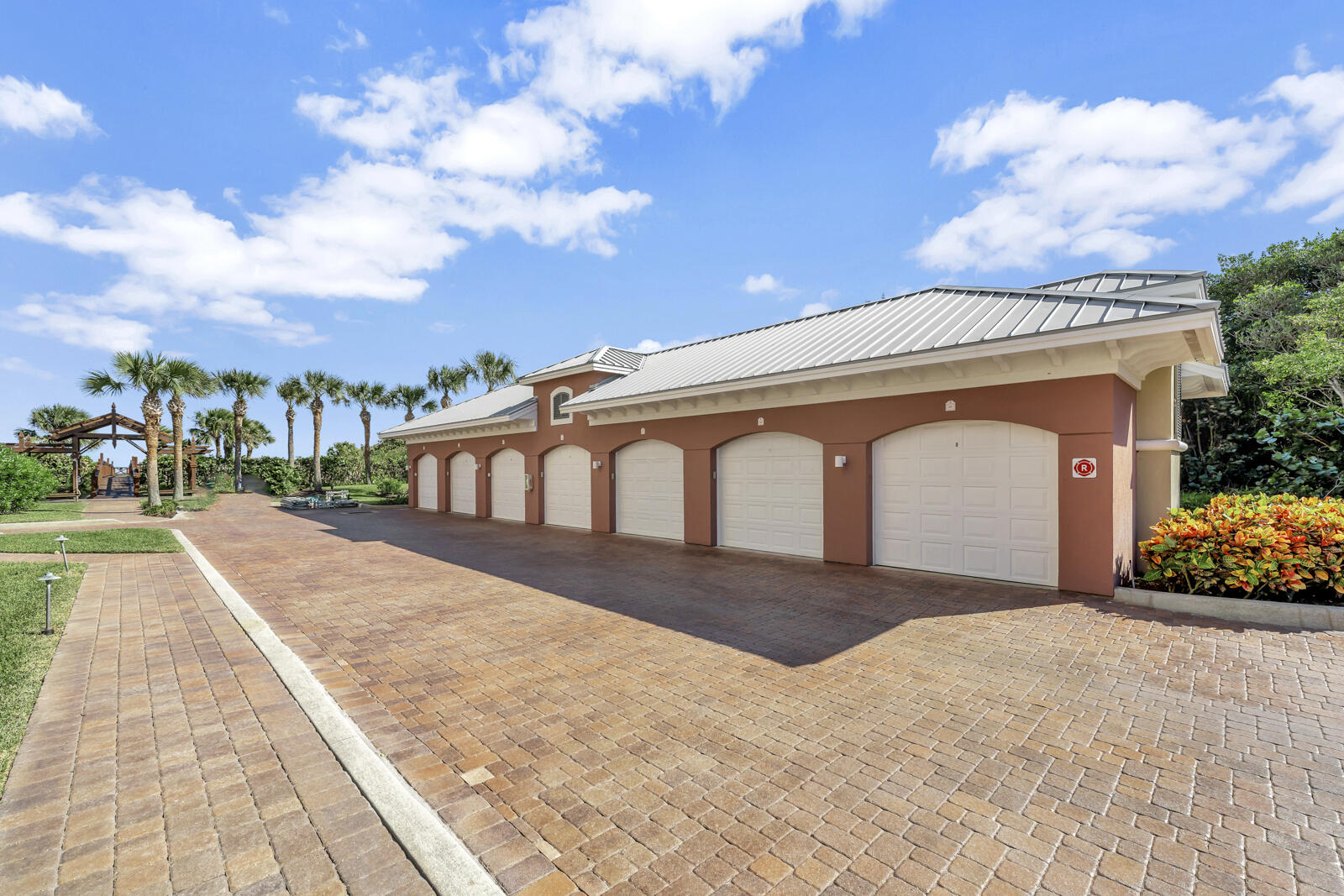 GRAND ISLE OF NORTH HUTCHINSON ISLAND CONDOMINIUM - Residential