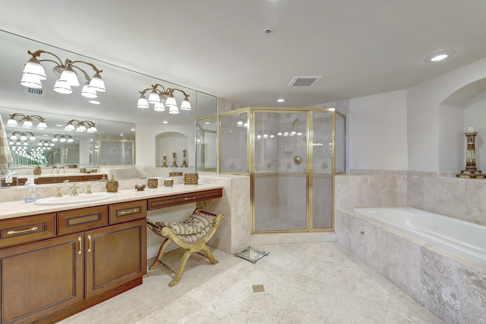 GRAND ISLE OF NORTH HUTCHINSON ISLAND CONDOMINIUM - Residential