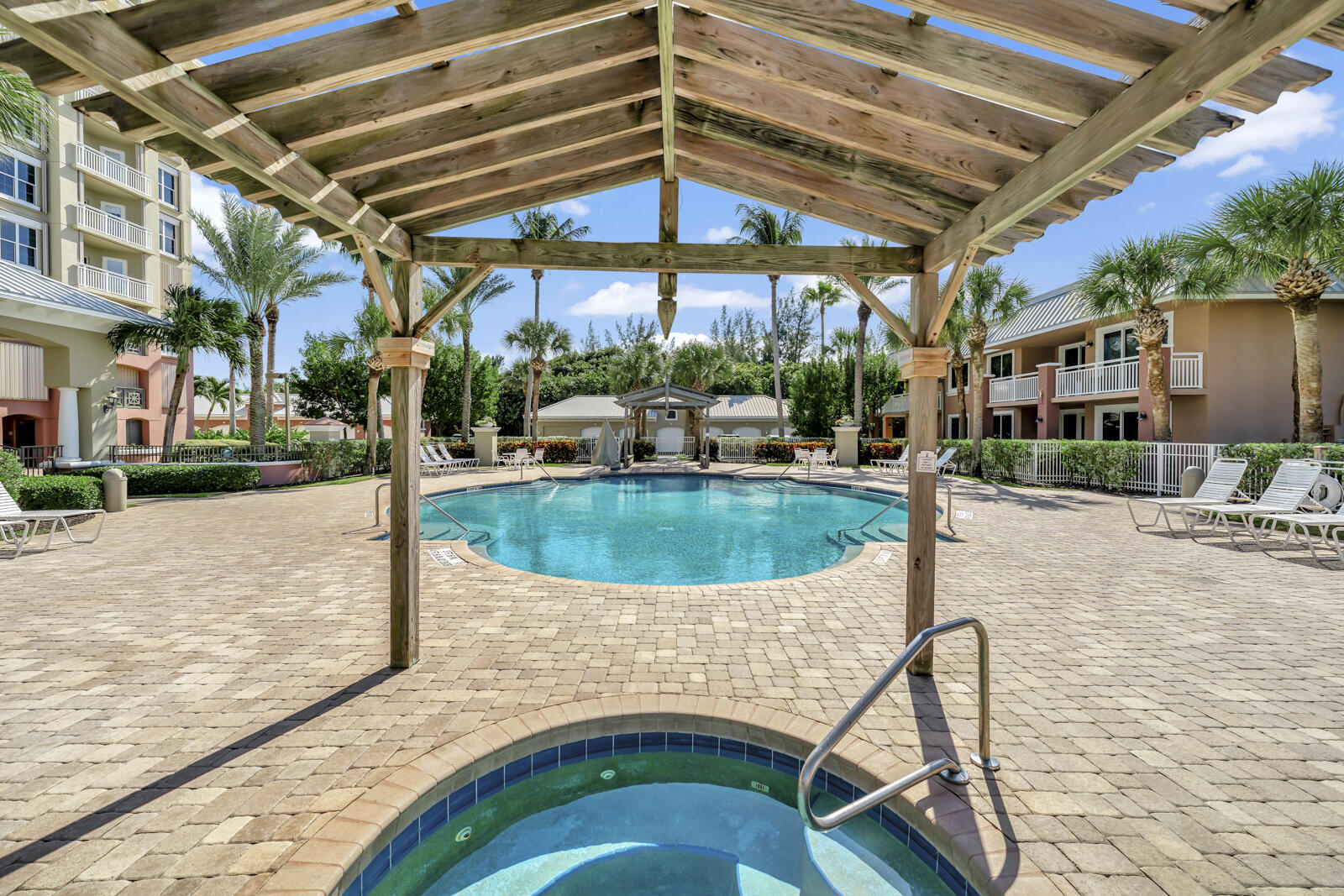 GRAND ISLE OF NORTH HUTCHINSON ISLAND CONDOMINIUM - Residential