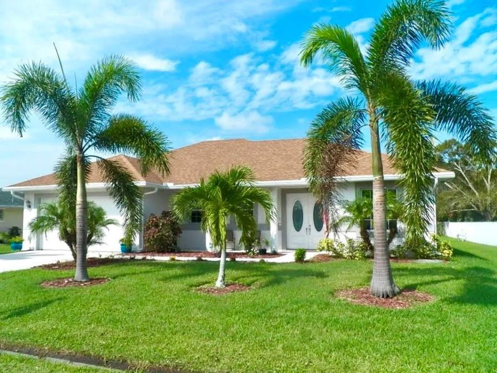 Photo of 2334 SE Corsica Rd, Port St Lucie, FL 34952 (MLS # F10378933)