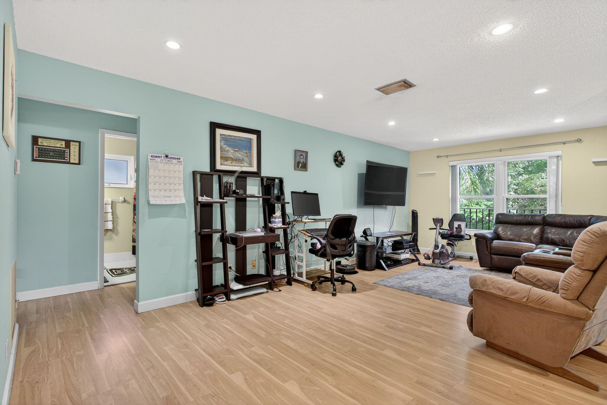 4187 NW 22nd St 275H