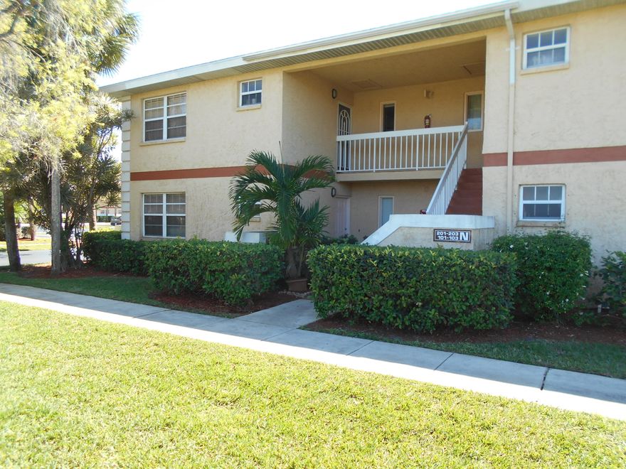 1st floor 2 bdrm/ 2 bath condo, tile flooring throughout. Original concept needs a little TLC. Corner unit ready for an inspired and creative buyer. Make it your own! A good investment! Close to US-1, shopping, entertainment, medical facilities; easy ride to the beaches.