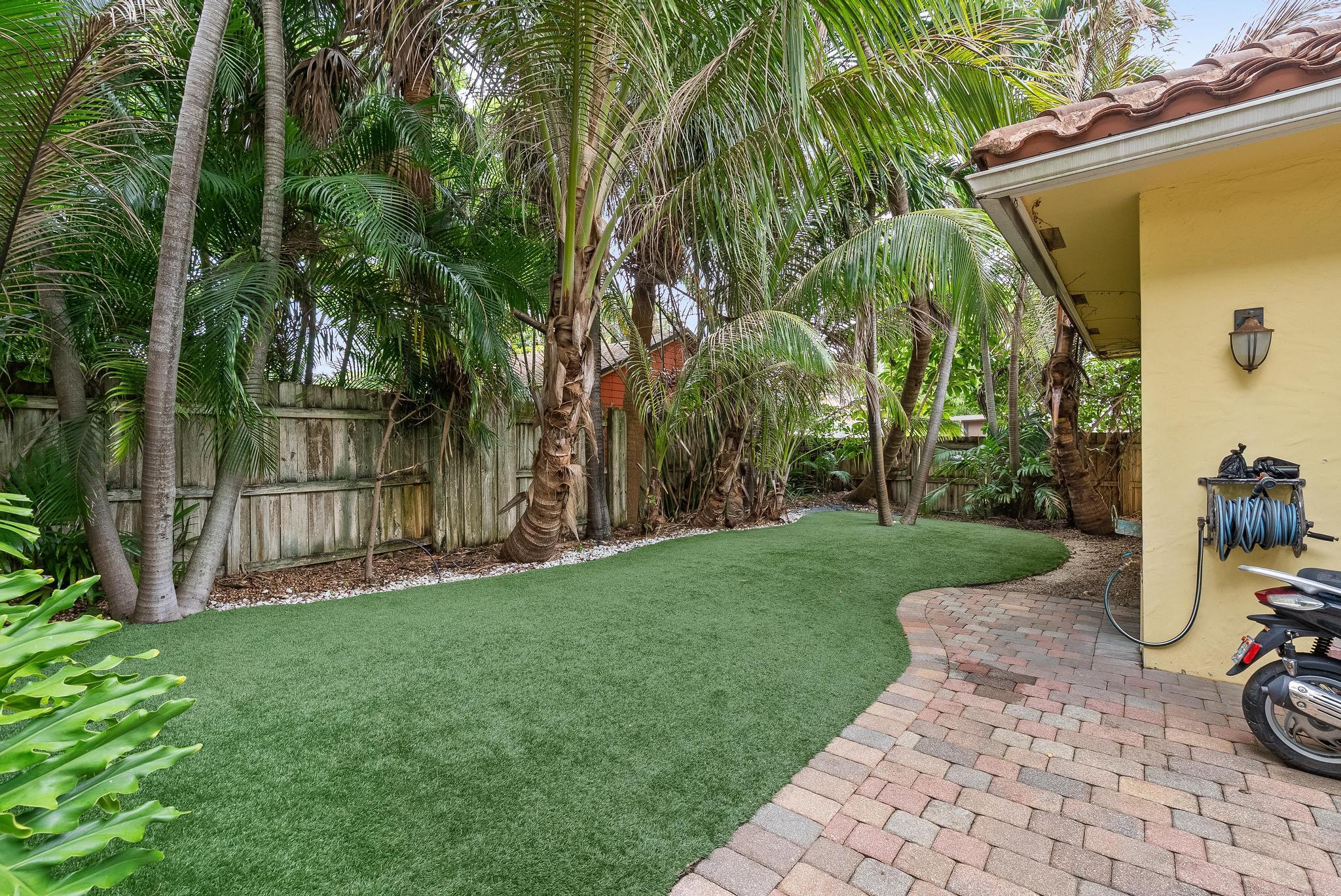 LAKE WORTH TOWN OF - Residential