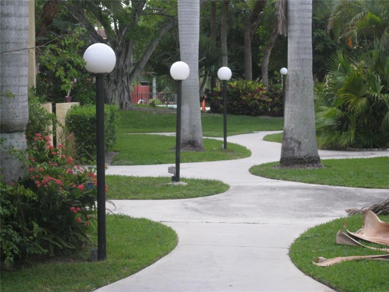 VISTA GARDENS I CONDO - Residential Lease