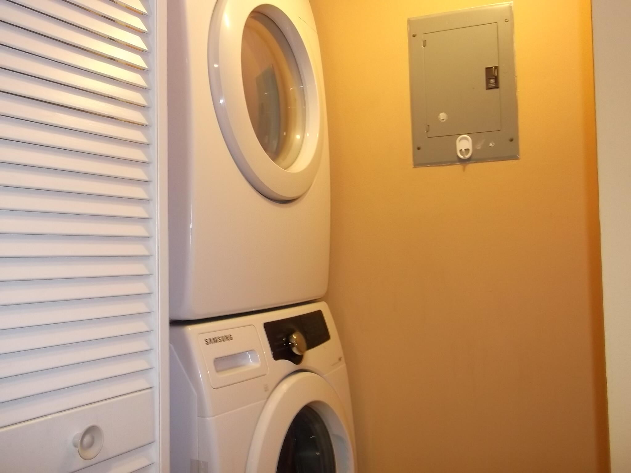 VISTA GARDENS I CONDO - Residential Lease