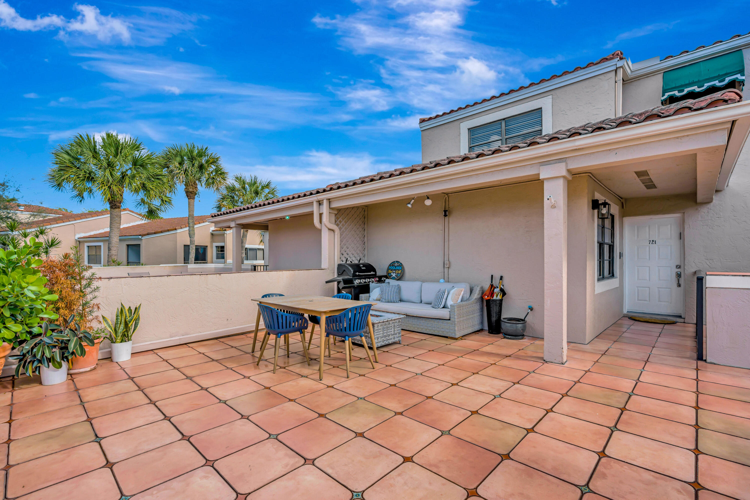 VILLA SONRISA CONDO - Residential