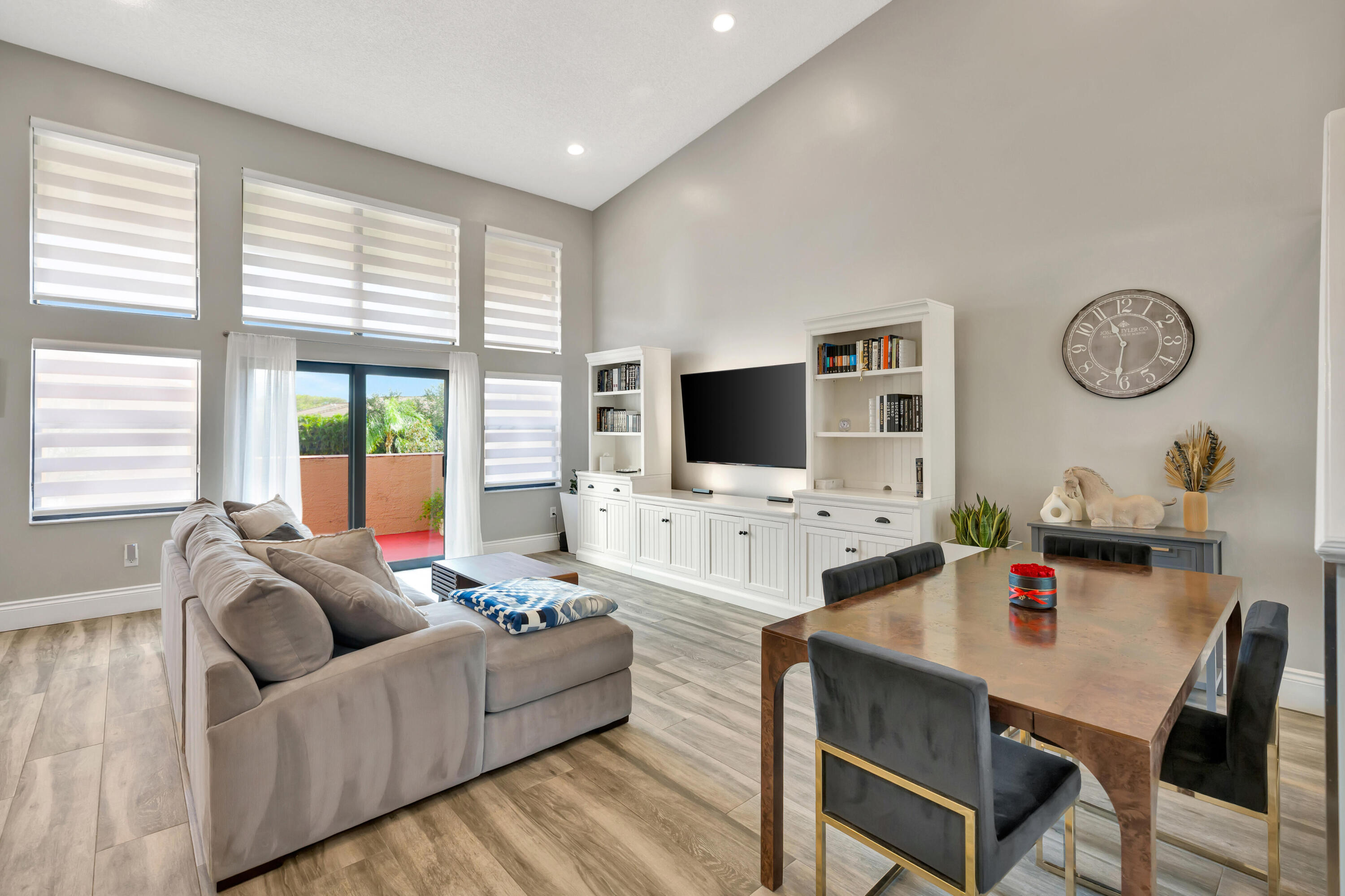 VILLA SONRISA CONDO - Residential