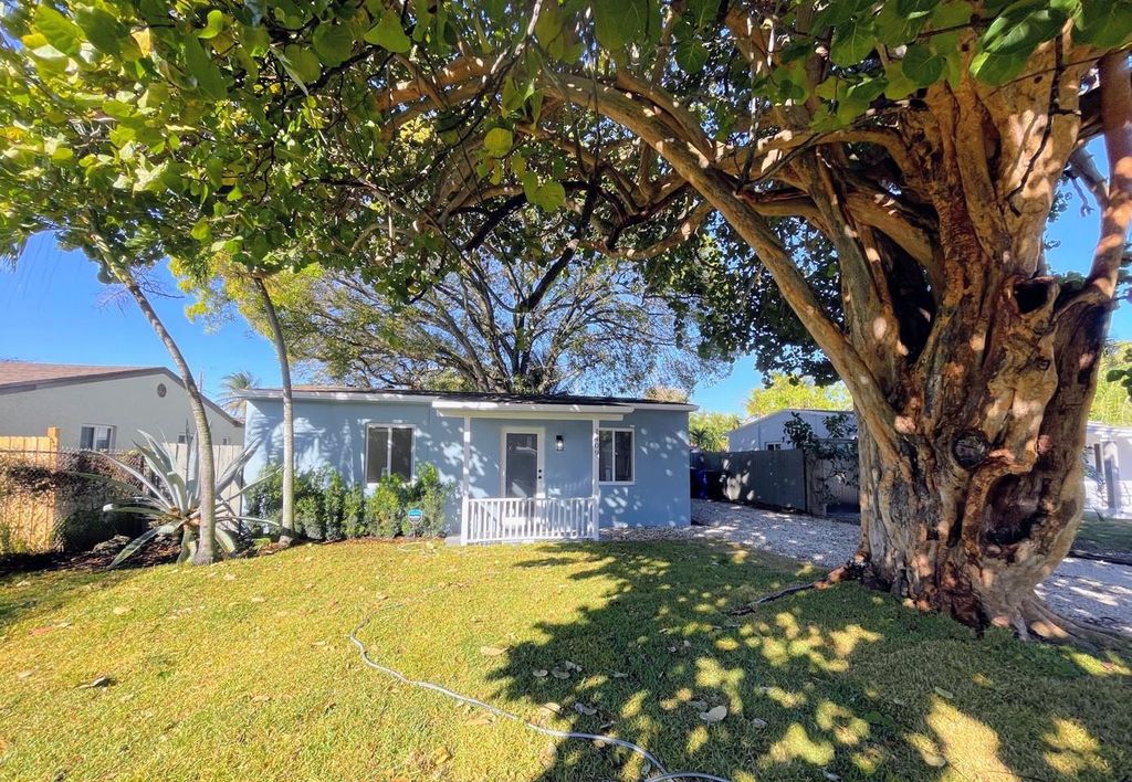 Photo of 1409 NW 5th Avenue, Fort Lauderdale, FL 33311 (MLS # F10550579)