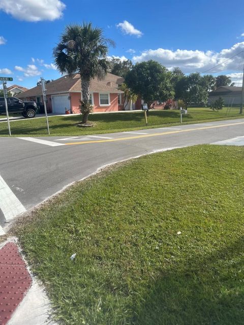 A home in Port St Lucie