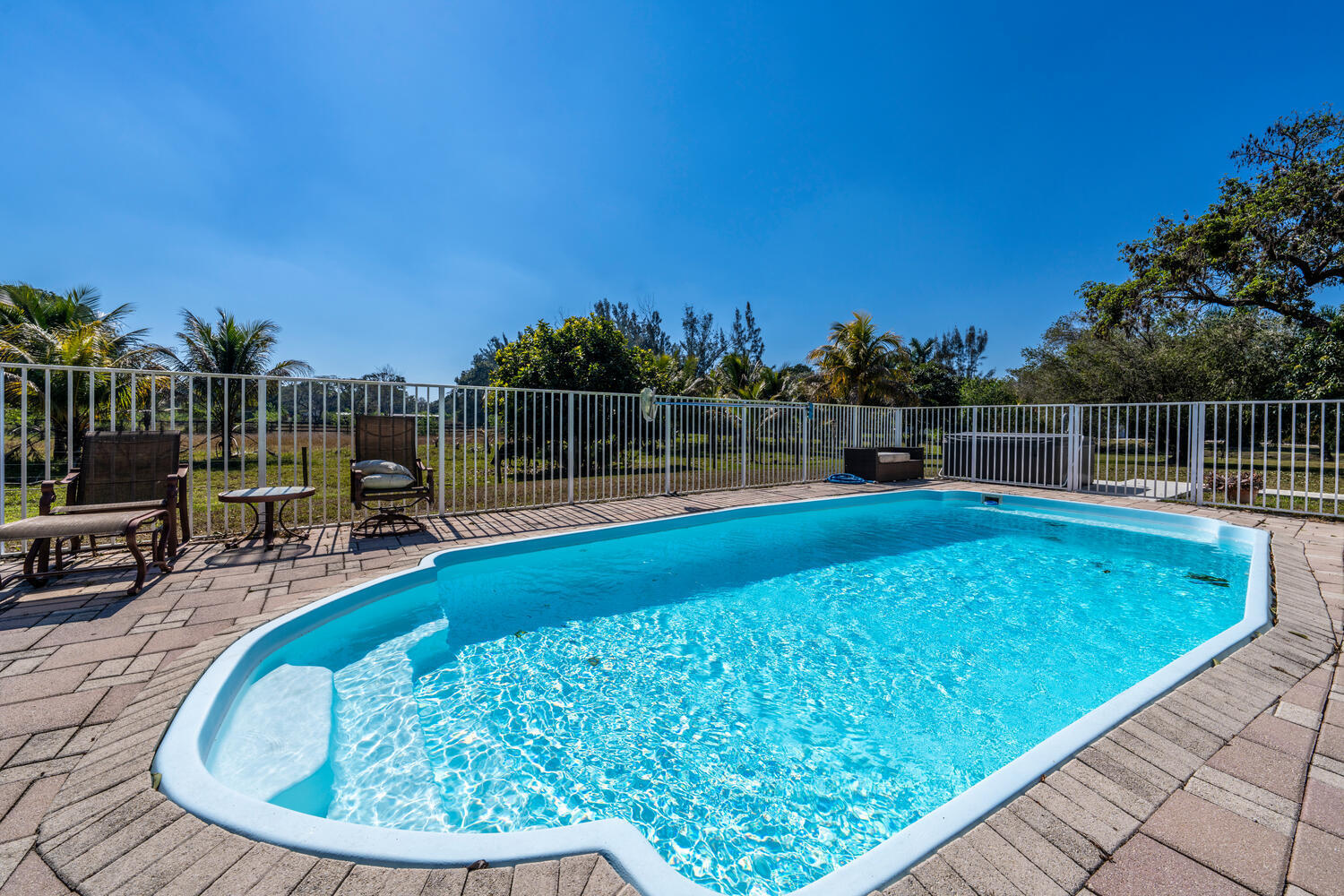 1710 SW 142nd Avenue, Davie, FL, 33325/$1,389,000 1 1710 SW 142nd Avenue