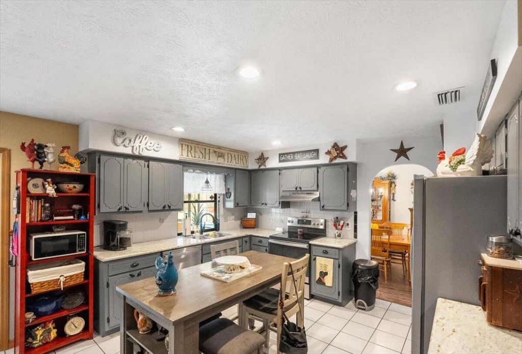 Photo of 1082 SE Damask Avenue, Port Saint Lucie, FL 34983 (MLS # R11135655)