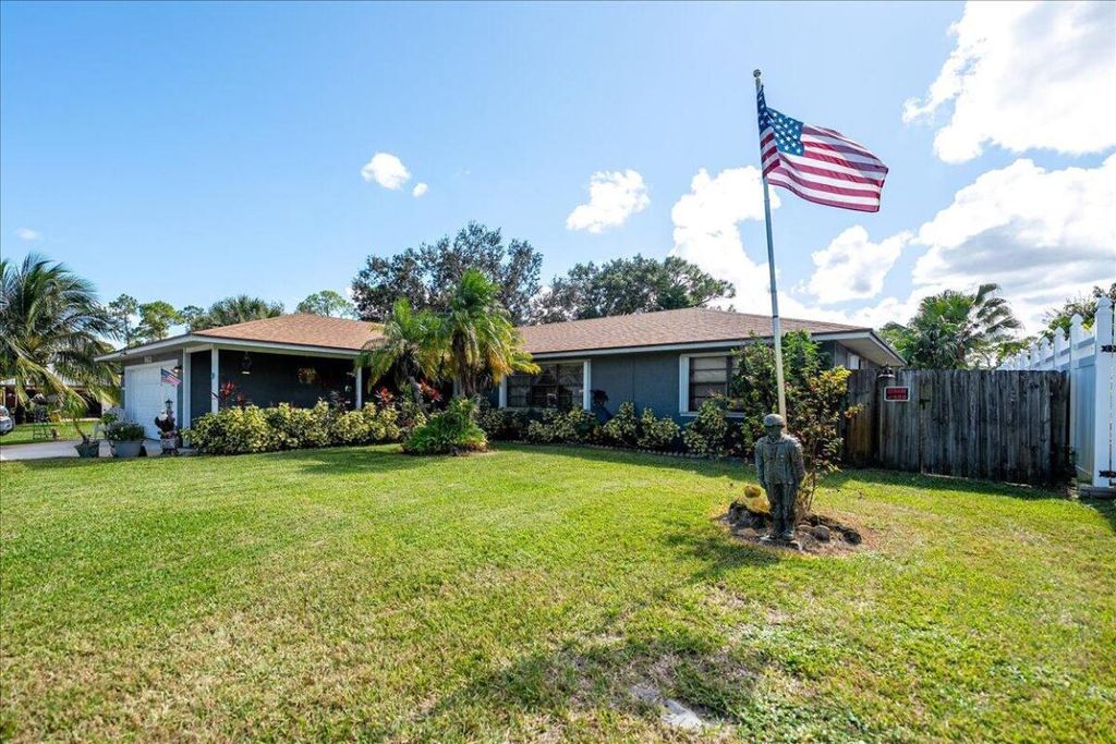Photo of 1082 SE Damask Avenue, Port Saint Lucie, FL 34983 (MLS # R11135655)