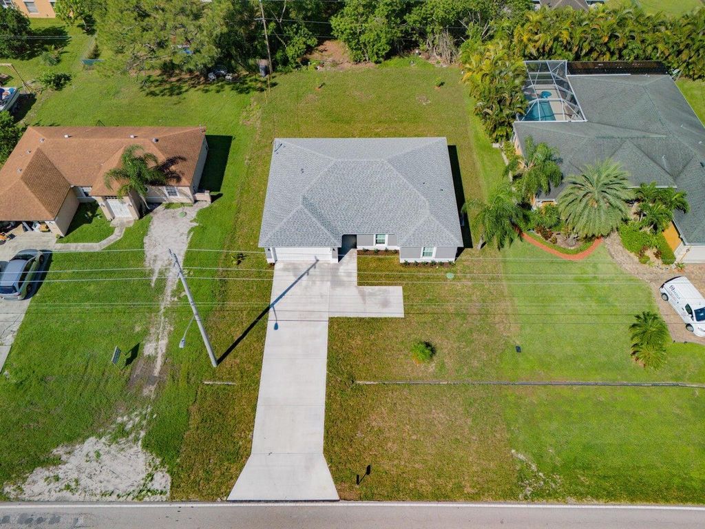Photo of 574 NW Bayshore Boulevard, Port Saint Lucie, FL 34983 (MLS # R11168459)
