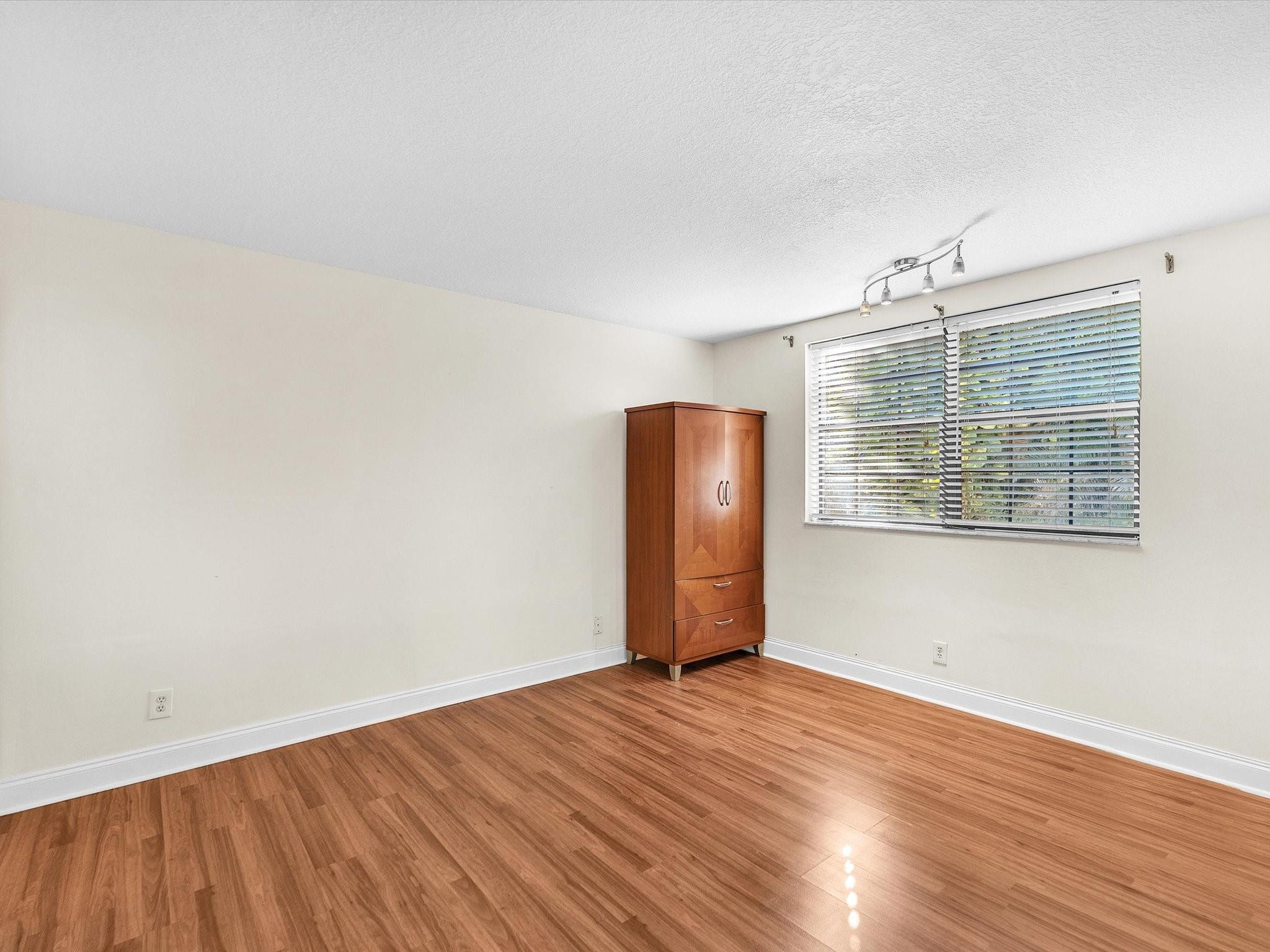 Country Park Condo - Residential Lease