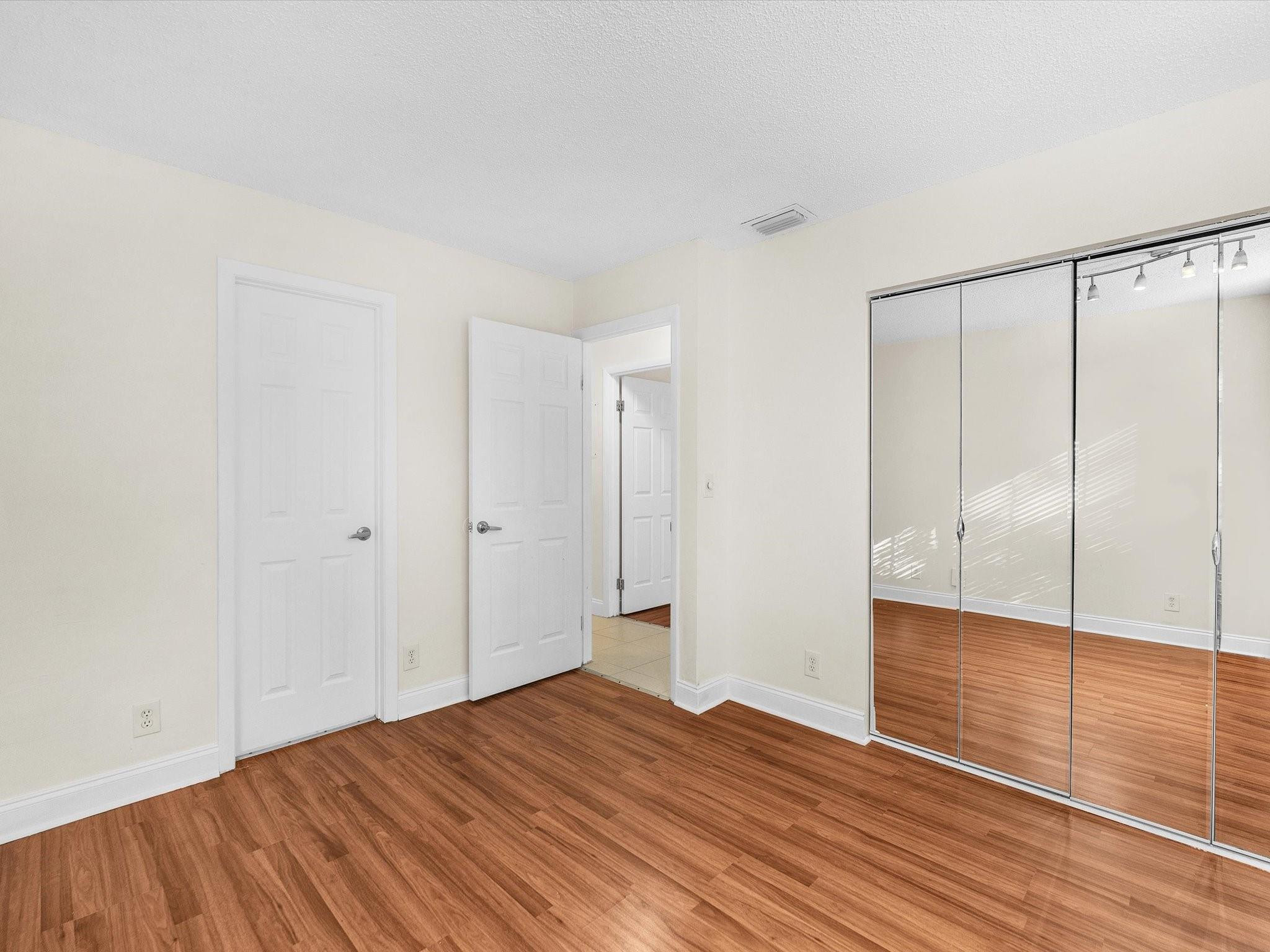 Country Park Condo - Residential Lease