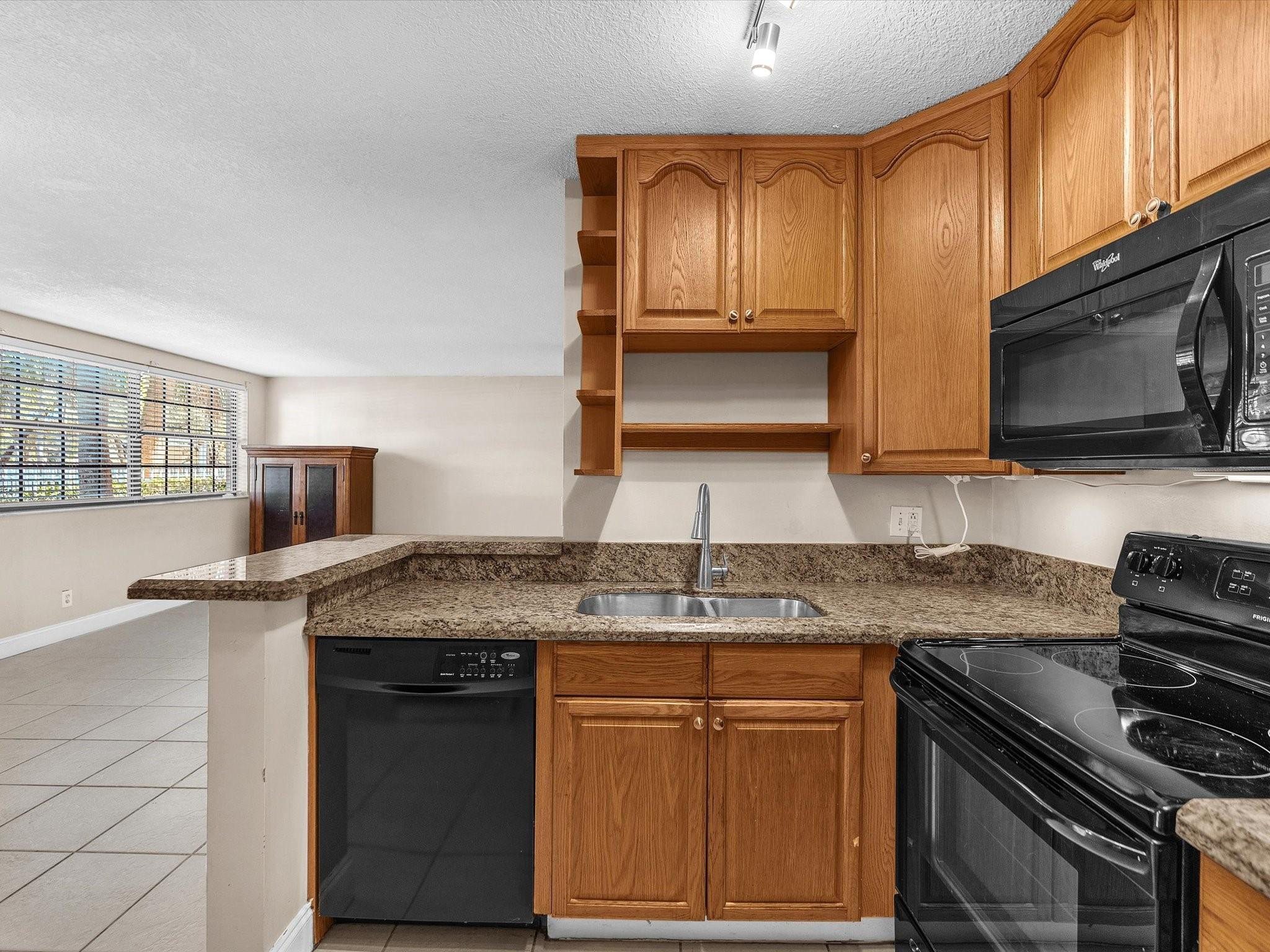 Country Park Condo - Residential Lease