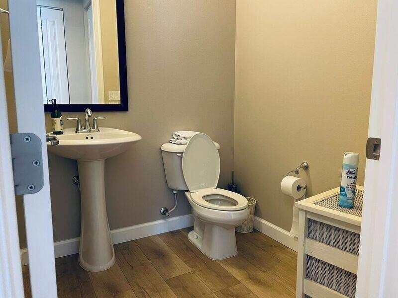 BLUE LAKE TOWNHOMES - Residential Lease