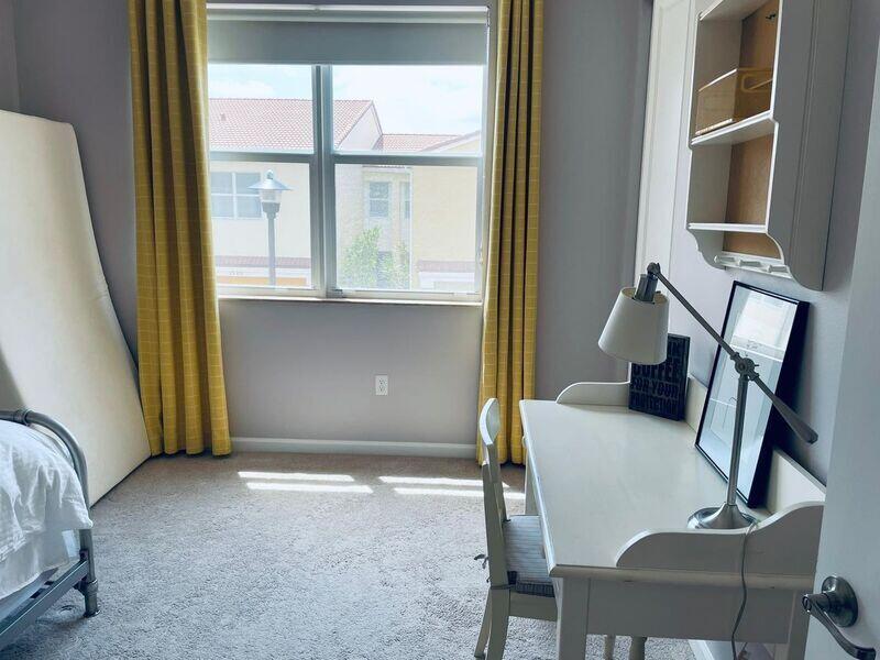 BLUE LAKE TOWNHOMES - Residential Lease