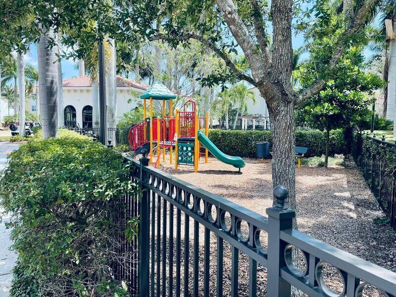 BLUE LAKE TOWNHOMES - Residential Lease