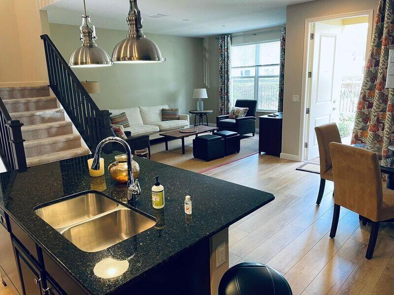 BLUE LAKE TOWNHOMES - Residential Lease