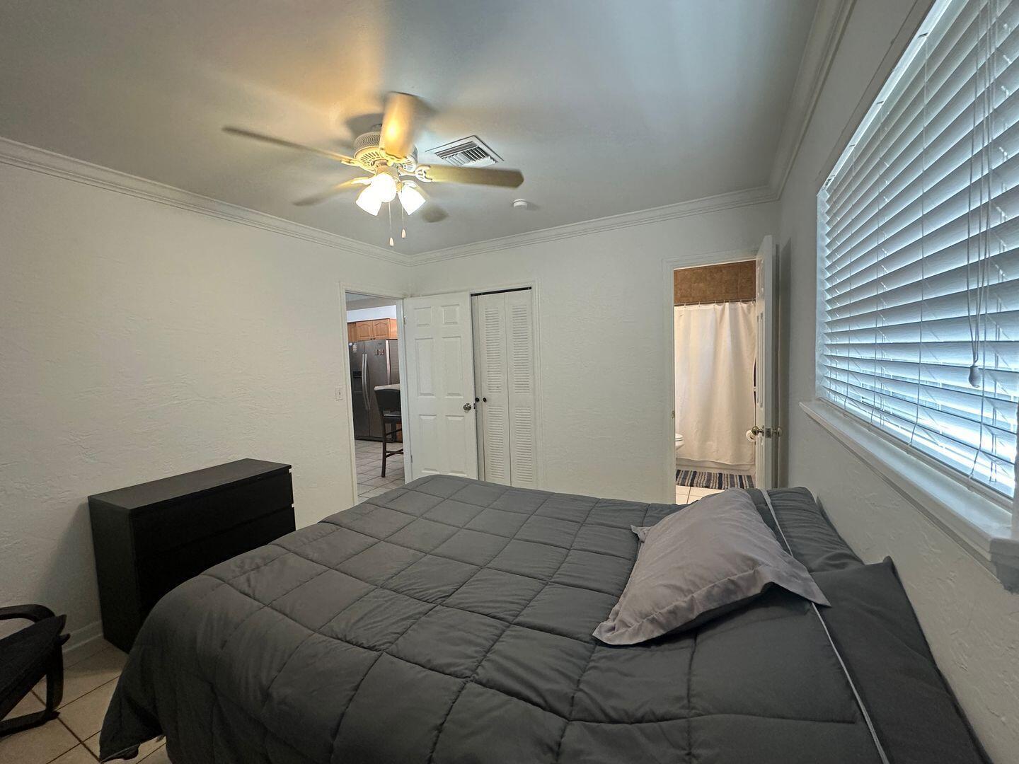 OAKLAND PARK SECOND ADD - Residential Lease