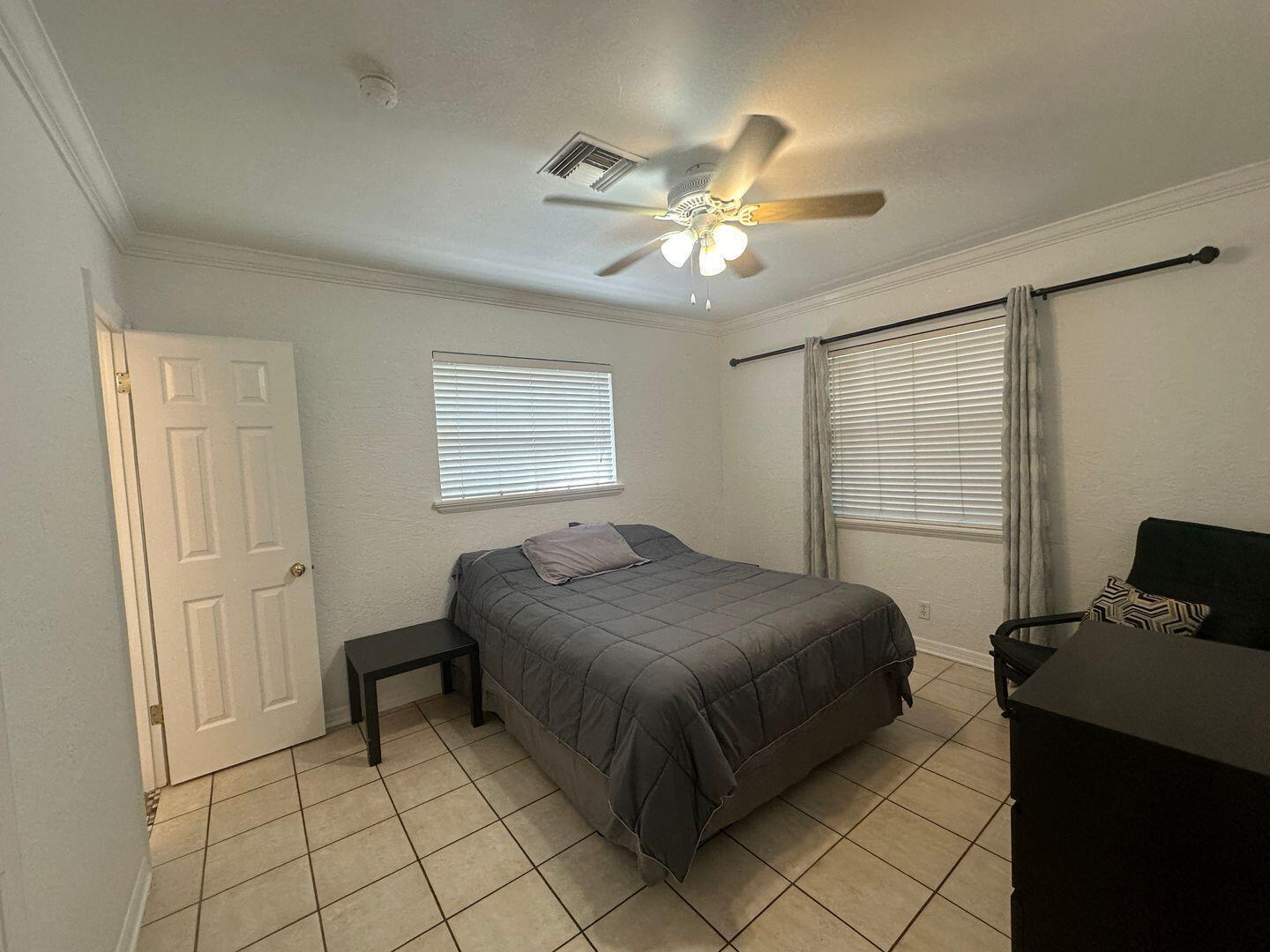 OAKLAND PARK SECOND ADD - Residential Lease