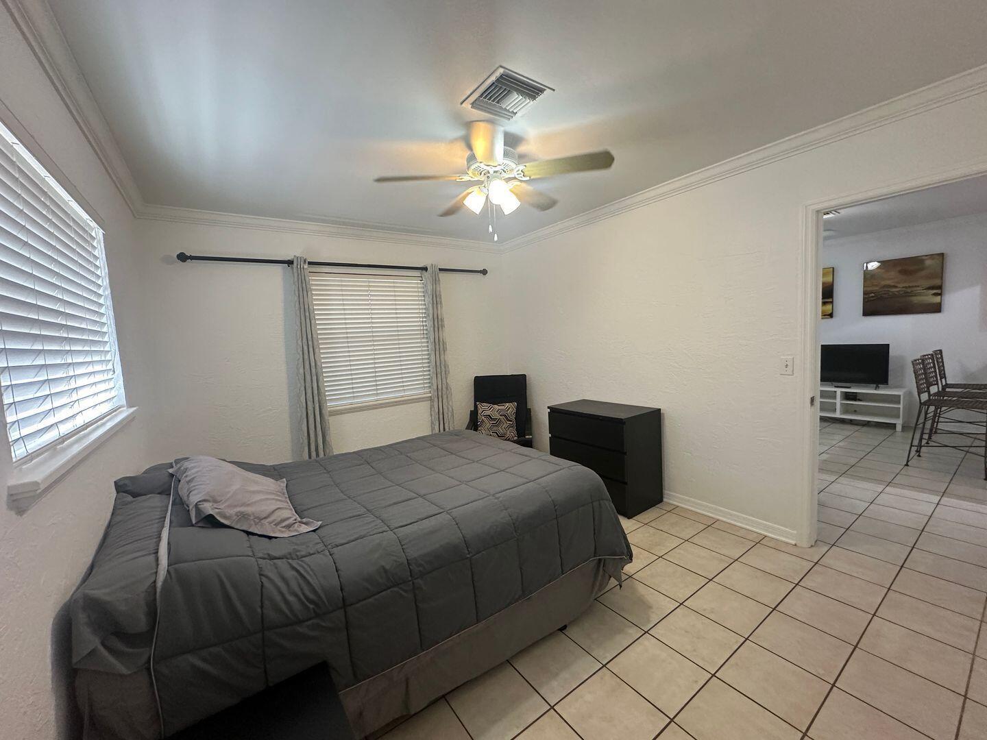 OAKLAND PARK SECOND ADD - Residential Lease