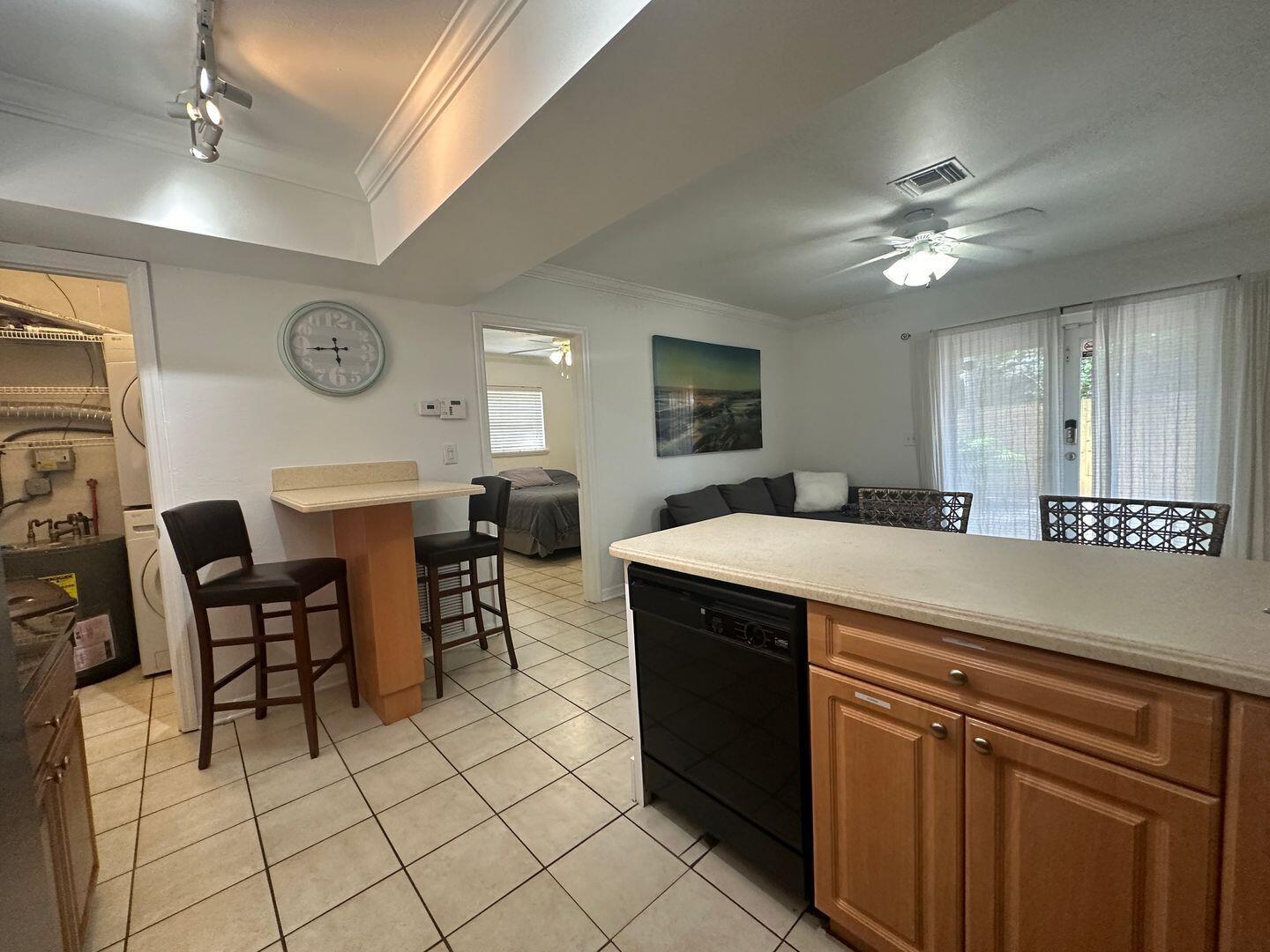 OAKLAND PARK SECOND ADD - Residential Lease