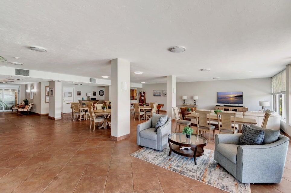 PENTHOUSE HIGHLANDS CONDO - Residential