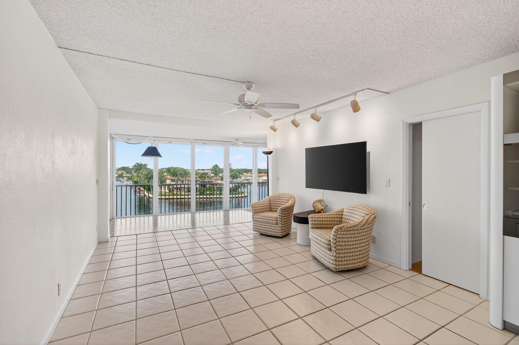 PENTHOUSE HIGHLANDS CONDO - Residential