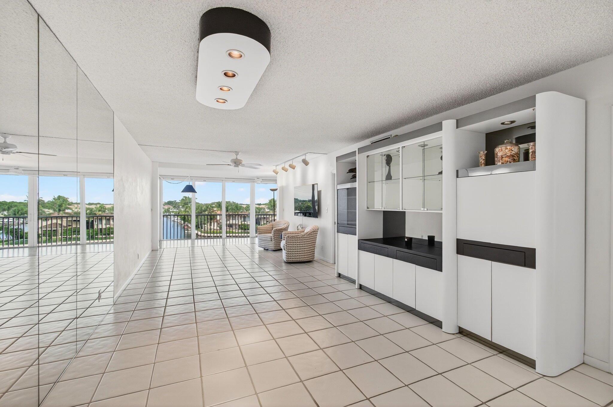 PENTHOUSE HIGHLANDS CONDO - Residential