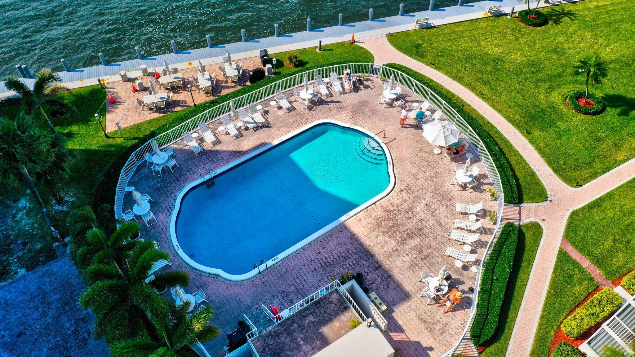 PENTHOUSE HIGHLANDS CONDO - Residential