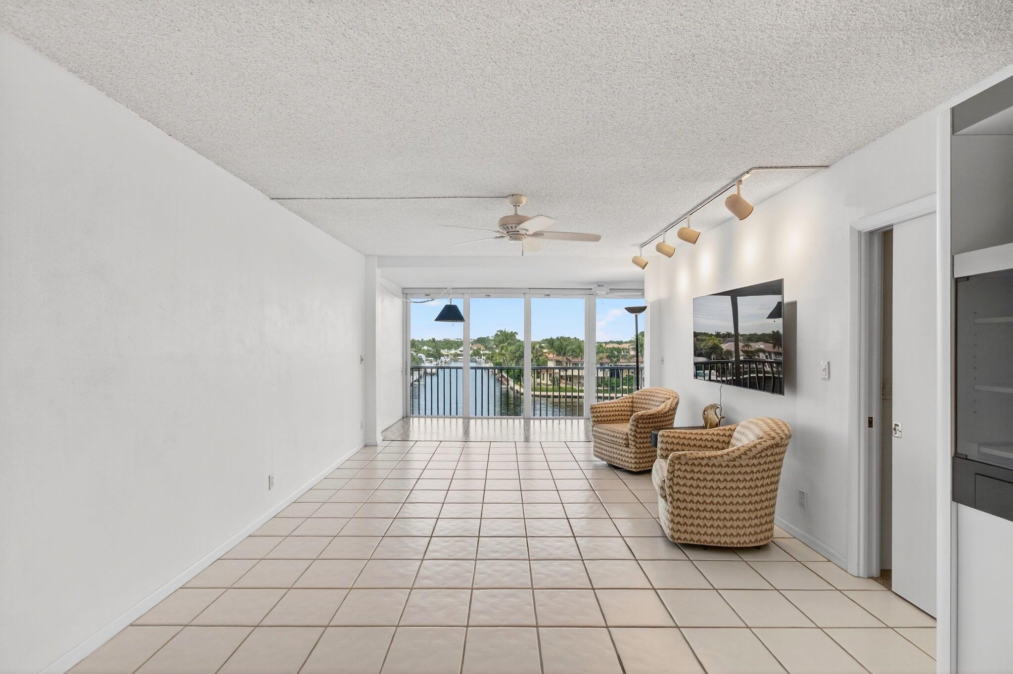 PENTHOUSE HIGHLANDS CONDO - Residential