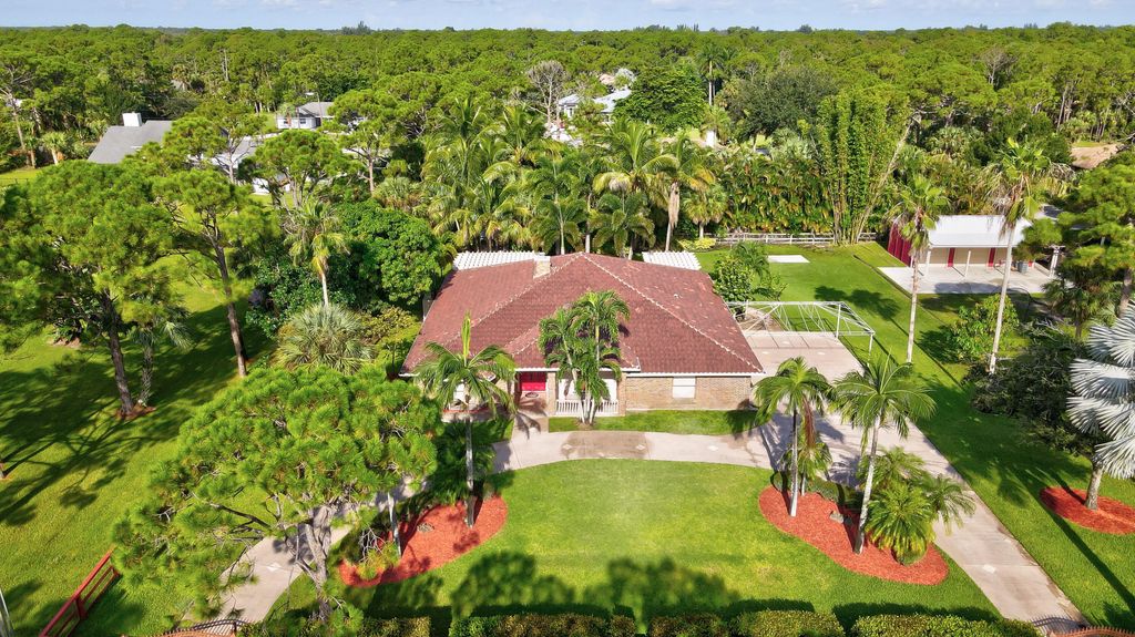 Photo of 15215 80th Drive Dr N, Palm Beach Gardens, FL 33418 (MLS # R10742450)