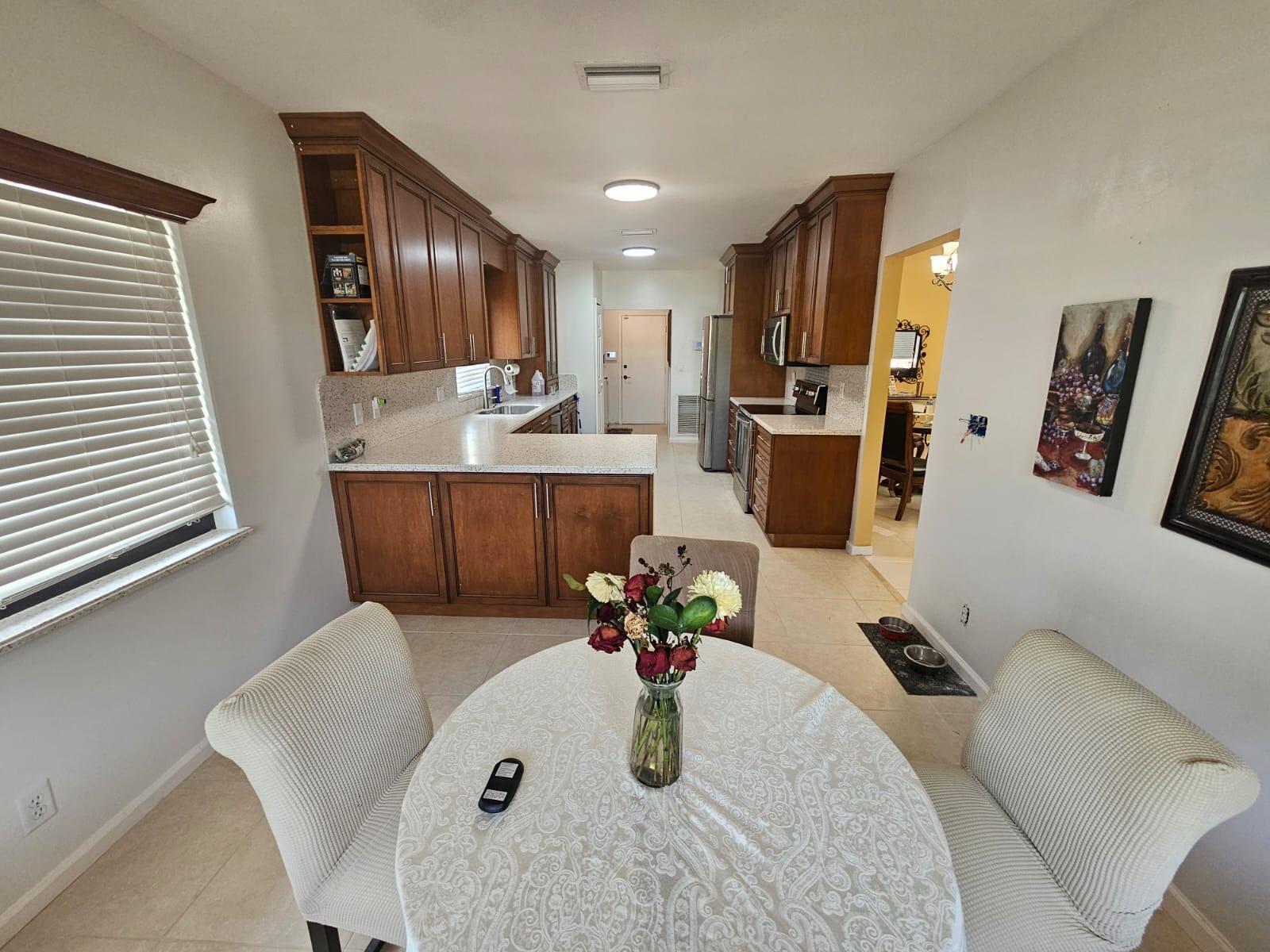 3000 Springdale Boulevard V204, Palm Springs, FL, 33461/$130,000 2 3000 Springdale Boulevard V204