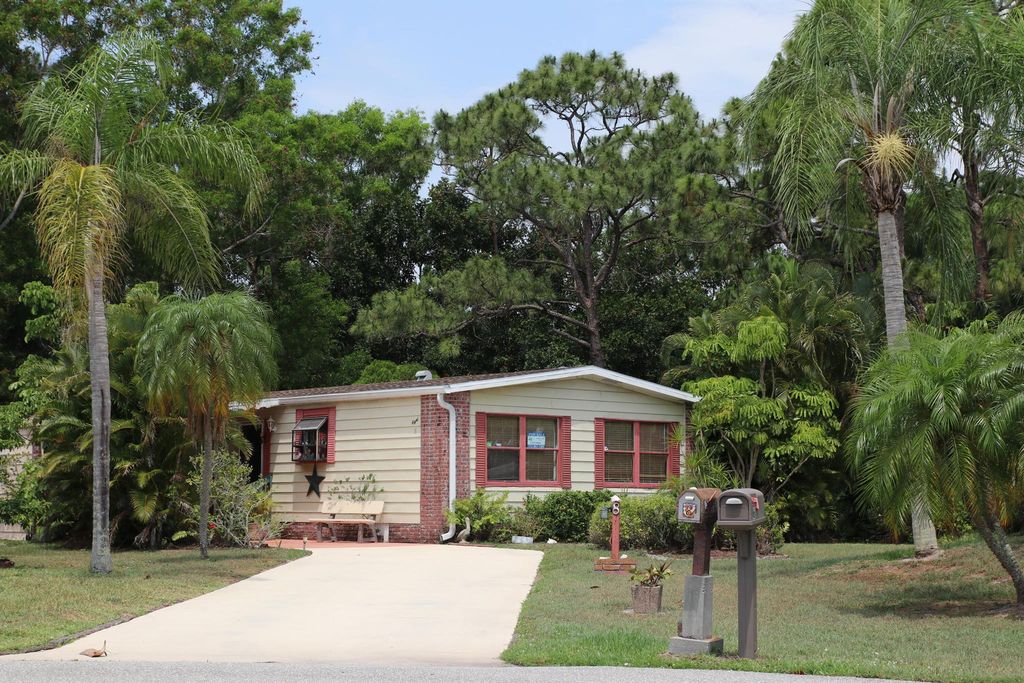 Photo of 8 Villa Flores, Port Saint Lucie, FL 34952 (MLS # R10986883)