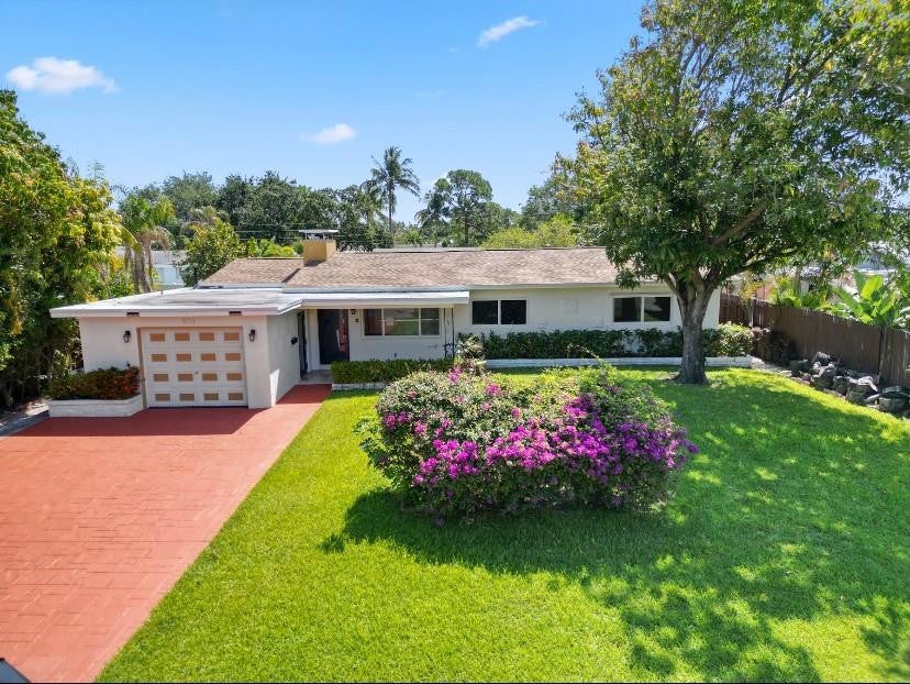 Photo of 570 SE 2ND Avenue, Pompano Beach, FL 33060 (MLS # B26059609)