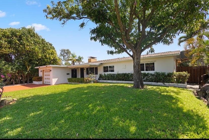 Photo of 570 SE 2ND Avenue, Pompano Beach, FL 33060 (MLS # B26059609)