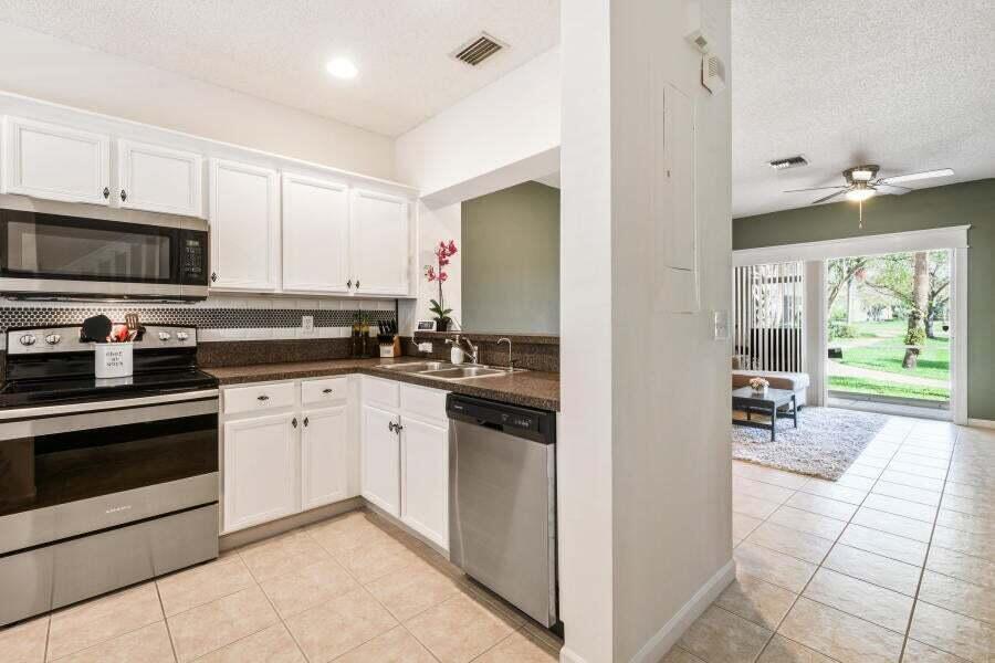 PALMBROOKE TOWNHOMES - Residential Lease