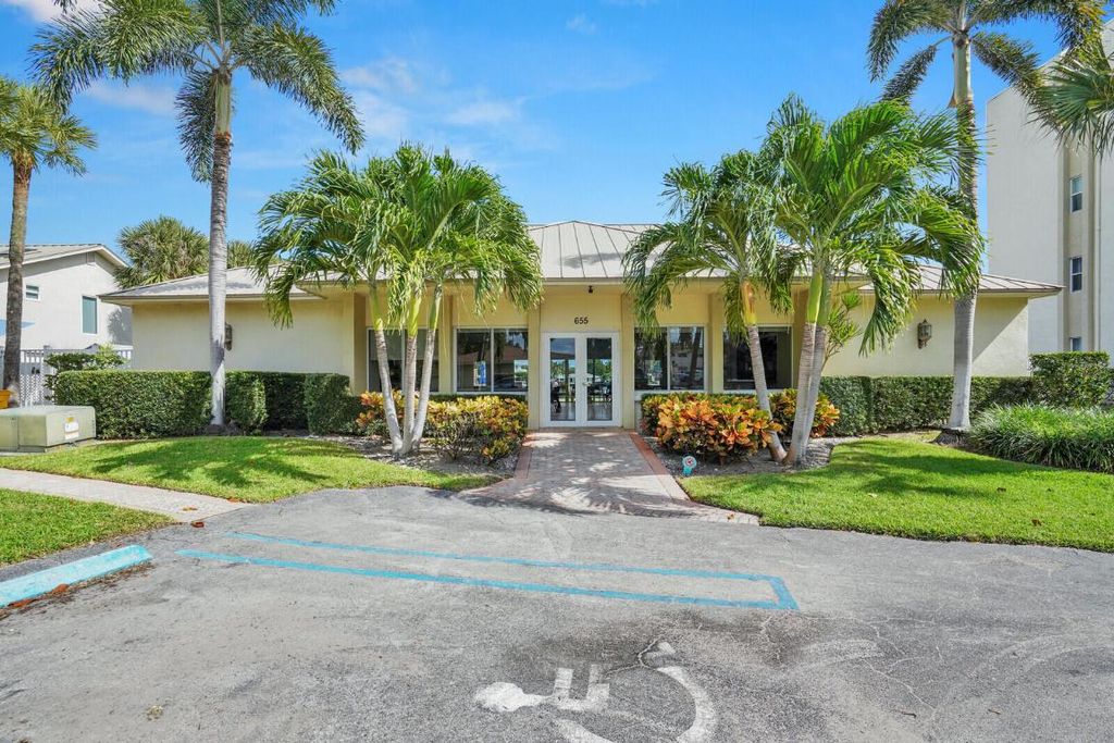 Photo of 632 Snug Harbor Drive #D14, Boynton Beach, FL 33435 (MLS # R11141572)